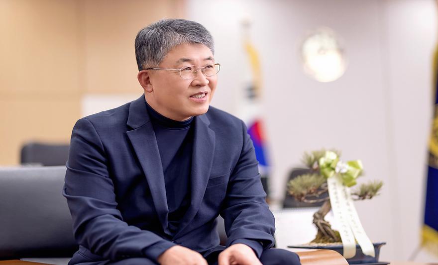 최기주 총장, 매일경제 인터뷰 "대학, 적극적 연구로 새 가치 만들어야"